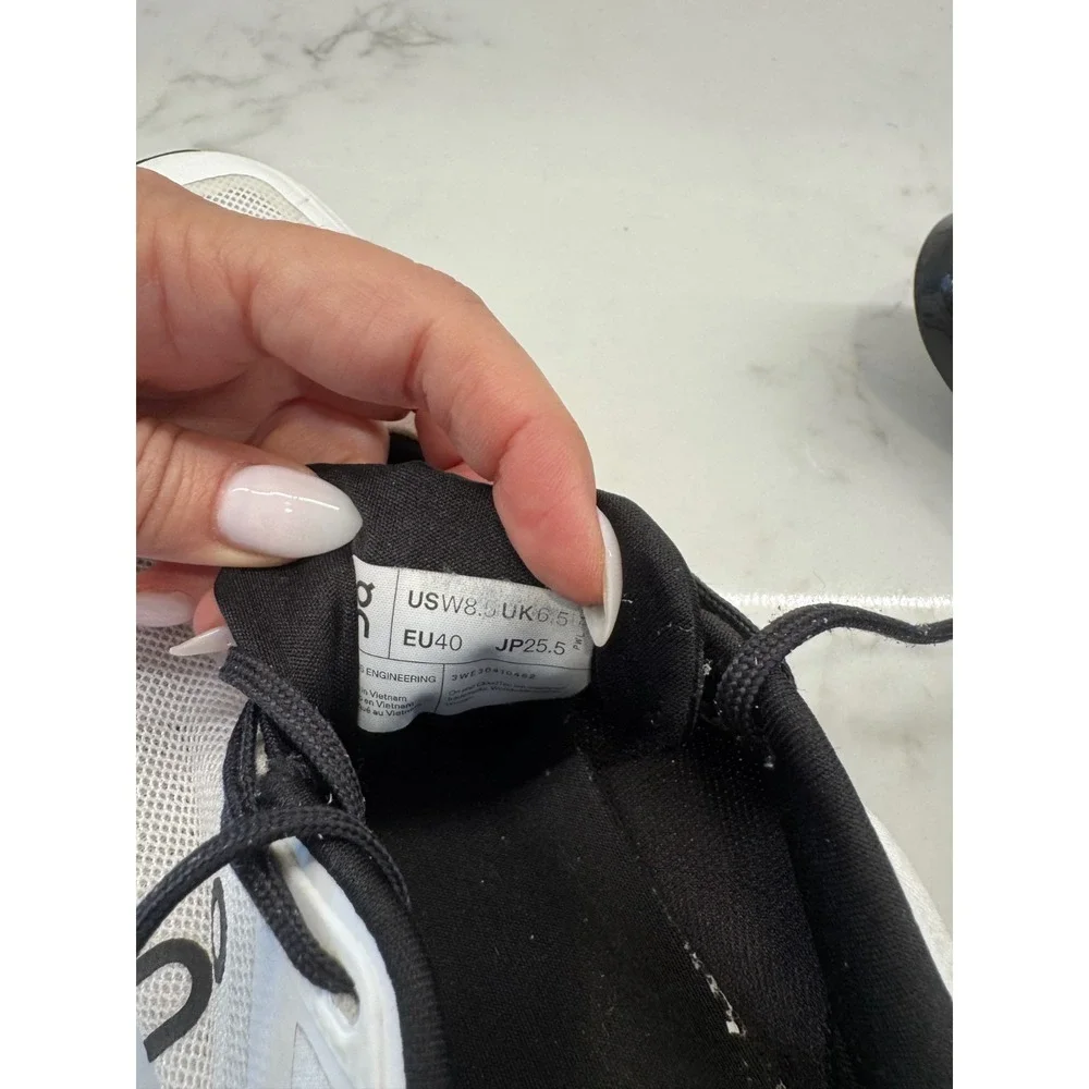 On Cloud Cloudnova Running Shoes Womens Size 8.5 White Athletic Lace Up Sneakers